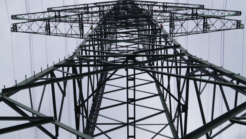 Dlaczego wybór odpowiedniego dostawcy prądu ma tak duże znaczenie?