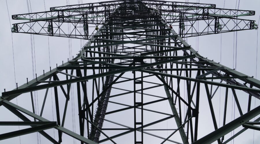 Dlaczego wybór odpowiedniego dostawcy prądu ma tak duże znaczenie?