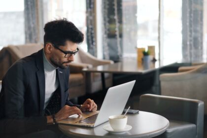 Pobierz Zoom i rozpocznij pracę z platformą wideokonferencyjną